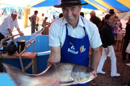 17/04/2014 16:50
Feira do Peixe e Produtos Coloniais de Arroio do Tigre encerra nesta quinta-feira à tarde, com sucesso. As vendas superaram, todos os dias