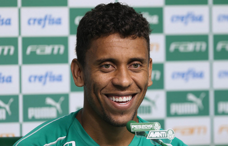 O Grêmio fechou a contratação do lateral-direito Marcos Rocha, do Palmeiras, nesta sexta-feira (15). O jogador de 36 anos deve se despedir d