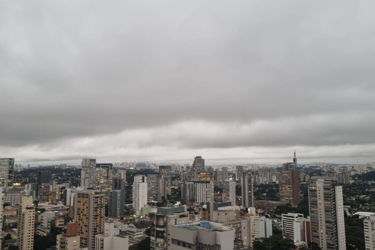 Página inicialSão PauloCompartilhar notíciaGoogle News - MetrópolesCesar Sacheto/Metrópoles
1 de 1 Imagens coloridas mostram cidade de SP com céu nublado e clim