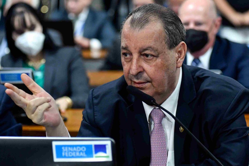 O presidente da Comissão Parlamentar Mista de Inquérito (CPMI) que investigará as fraudes do Instituto Nacional do Seguro Social (INSS), Omar Aziz (PSD-MA, na f