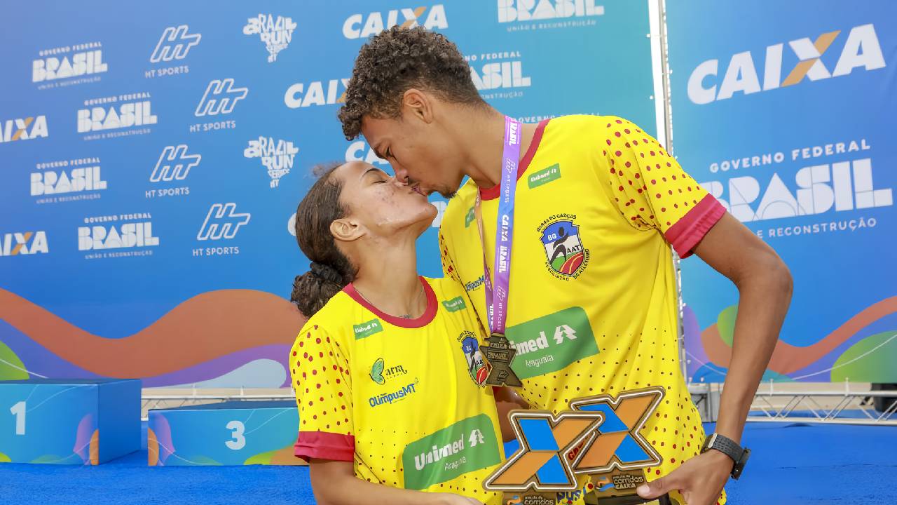 Vitor Ferreira dos Santos e Stela Alcedina da Silva Liberato foram os mais velozes neste domingo (24), em Cuiabá, na primeira das 14 provas programadas para est