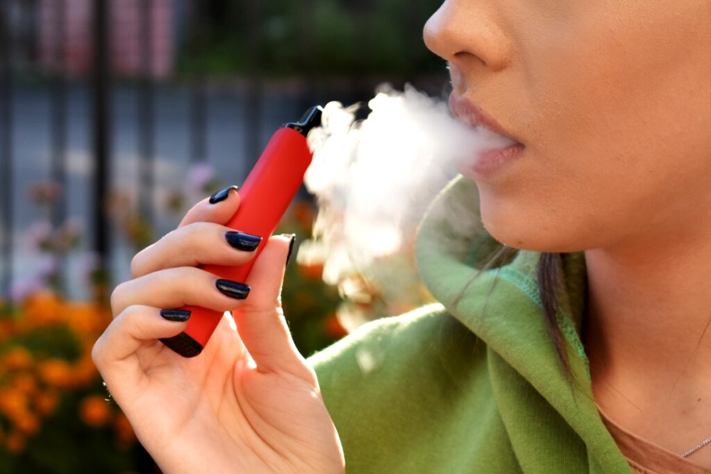 DF lidera uso de vapes no país, mas consumo de cigarro cai na capital