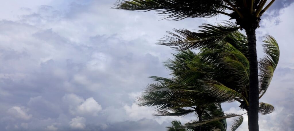 Defesa Civil emite alerta de temporais com granizo e risco muito alto no litoral de SP a partir deste domingo