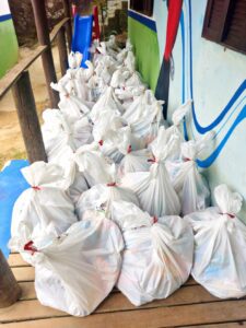 Fundo Social de Ilhabela realiza ações natalinas em comunidades tradicionais caiçaras