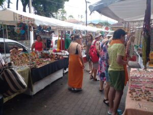 Feira de Artesanato de Ilhabela segue no Centro Histórico