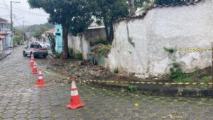 Temporal derruba muro no bairro São Francisco; não houve vítimas