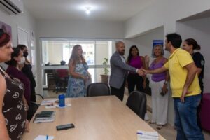 Delegacia da Mulher visita Casa PodeRosa para selar parceria no atendimento às vítimas de violência doméstica