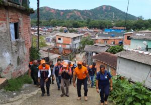 Famílias desabrigadas começam a retornar para casa em São Sebastião