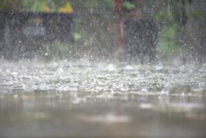 Defesa Civil alerta para risco de chuva intensa e ressaca no Litoral Norte