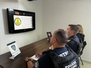 Polícia Municipal de São Sebastião participa de palestra sobre segurança escolar com especialistas americanos