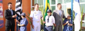 ENTREGA DE 172 TÍTULOS DE REGULARIZAÇÃO FUNDIÁRIA MARCA CERIMÔNIA CÍVICA DOS 166 ANOS DE CARAGUATATUBA