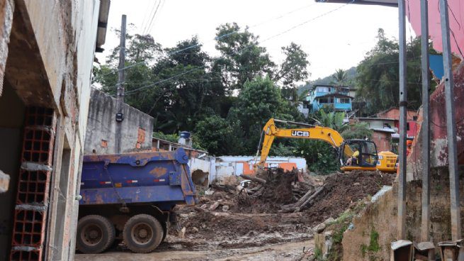 Vila Sahy passa por serviços de limpeza geral com utilização de kits emergenciais do governo federal