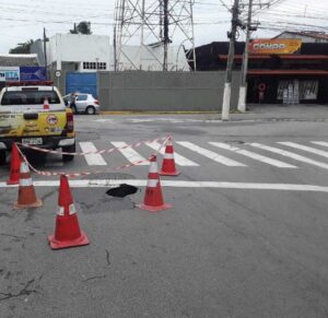 Detraf restringe trânsito de veículos pesado no Centro de São Sebastião após erosão na pista