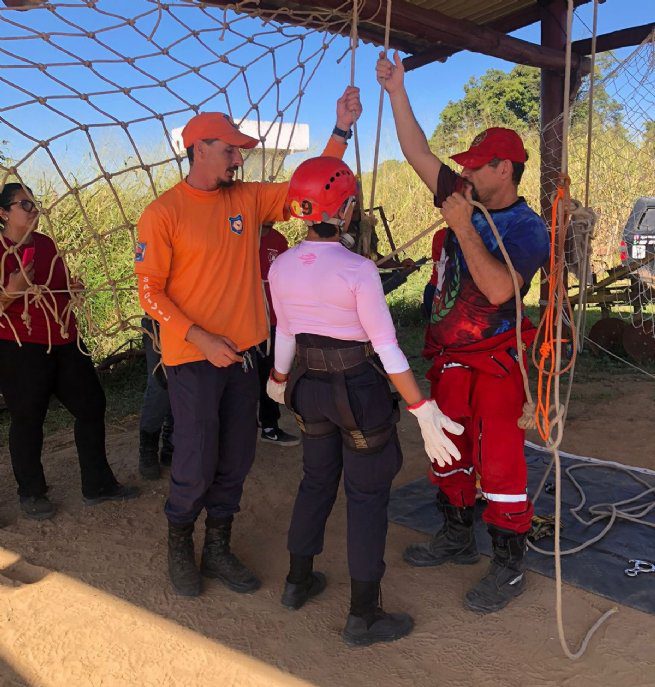 Defesa Civil participa de Encontro Nacional de Urgência e Emergência e recebe homenagem