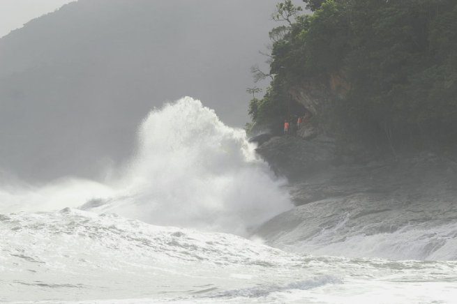 Defesa Civil e Marinha do Brasil em alerta para ventos fortes, mar grosso e ondas de 3 metros