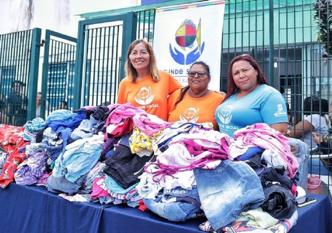 Mais de 100 pessoas recebem orientações sobre programas sociais no bairro Canto do Mar