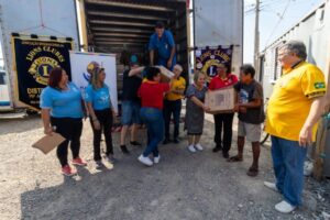 Fundo Social recebe 180 cestas básicas doadas pelo Lions em ação solidária nas vilas de Passagem e Sahy