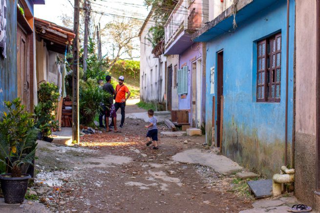 Famílias da Vila Débora atingidas por enchente em fevereiro recebem melhorias em suas casas