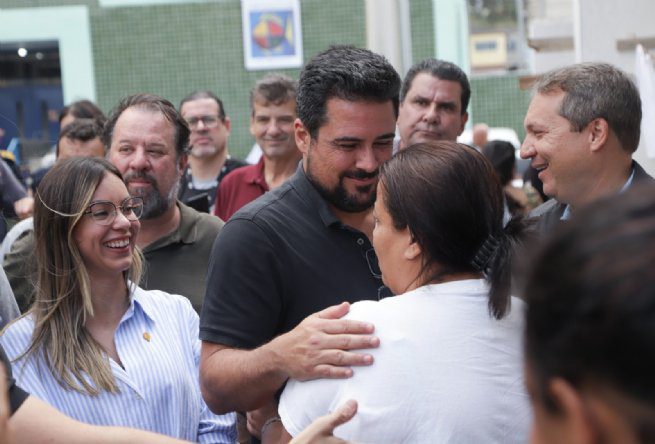 Prefeito de São Sebastião recebe deputados estaduais e mostra áreas atingidas em 19 de fevereiro