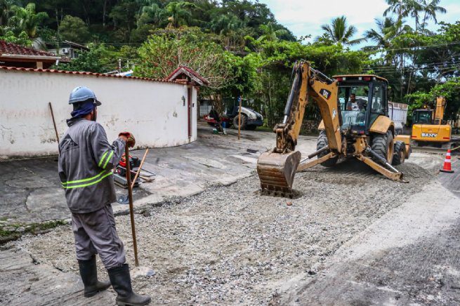 Prefeitura de São Sebastião inicia ação para correção de calçadas na Reserva du Moulin