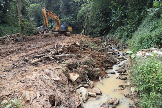 Prefeitura de São Sebastião executa obras emergenciais de drenagem e contenção na Vila Pernambuco, em Juquehy