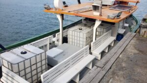 Prefeitura de Ilhabela e Sabesp se unem para levar 12 mil litros de água para Ilha da Vitória