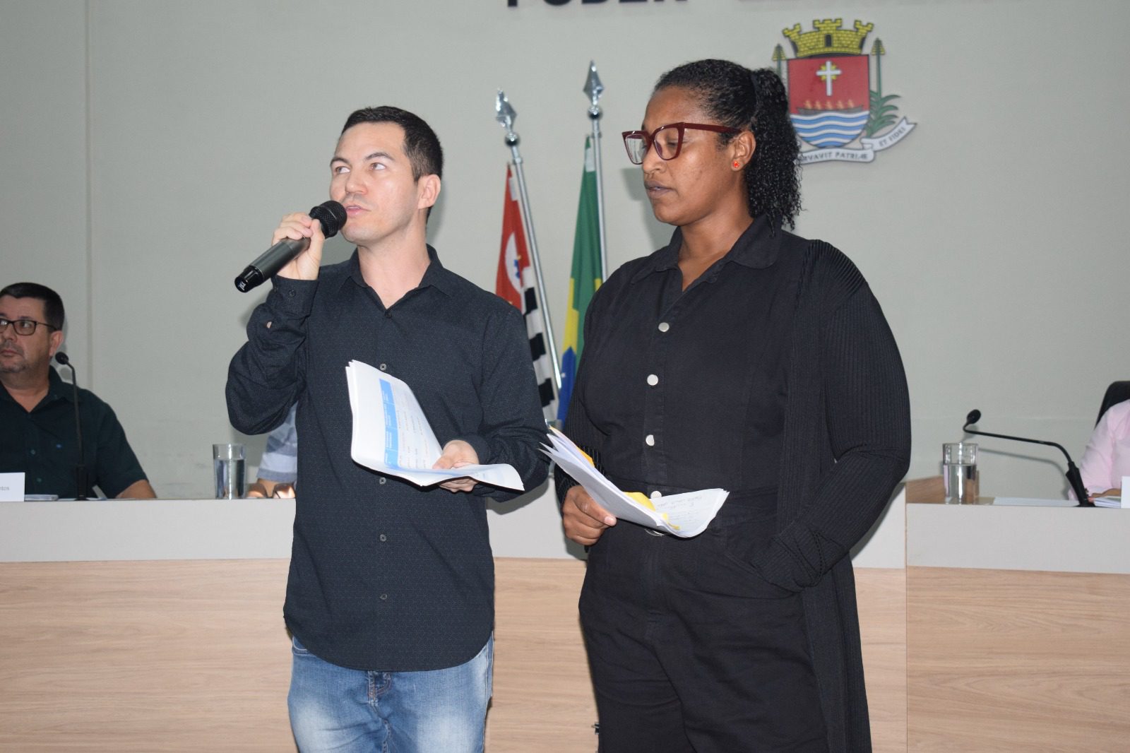 Quase 500 professores da rede municipal reivindicam piso salarial em Ubatuba