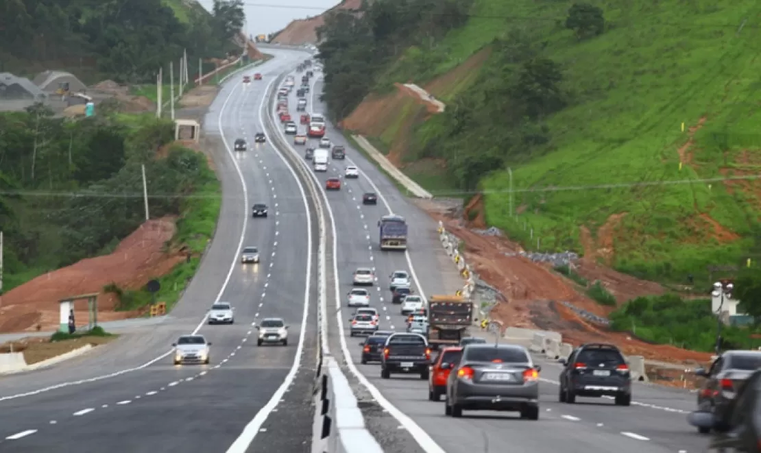 Quase 3 milhões de veículos devem seguir em direção ao interior e litoral no feriado