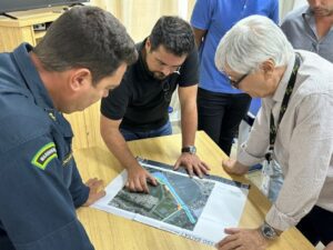 Prefeito se reuniu com a equipe técnica e representantes do Departamento de Estradas de Rodagem (DER) para discutir alternativas que visam aprimorar o trânsito na região e solucionar o congestionamento.