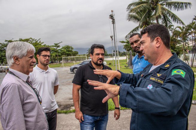 Prefeito de São Sebastião estuda com DER alternativas para melhorar viário de acesso à balsa
