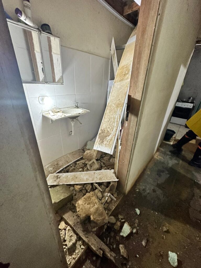 Fortes chuvas causam impacto em Ubatuba na madrugada desta quinta, 26