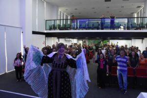 Palestra destaca importância da felicidade e adaptabilidade na abertura da Semana do Servidor