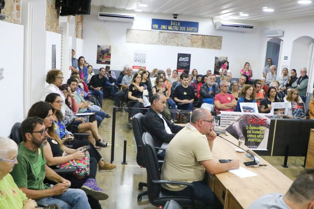 Seminário discute impacto no embarque de animais vivos no porto.