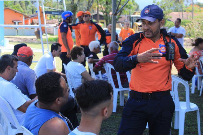 Simulado de evacuação de área de risco chega à Vila Pernambuco, em Juquehy