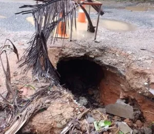 A última sessão da Câmara Municipal de Ubatuba, realizada em 7 de novembro, foi marcada por fortes críticas do ex-vereador Charles Medeiros em relação à recente reforma na estrada da praia da Fortaleza.