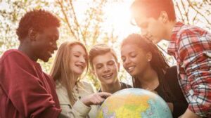 Governo de SP lança programa de intercâmbio no exterior para alunos do ensino médio