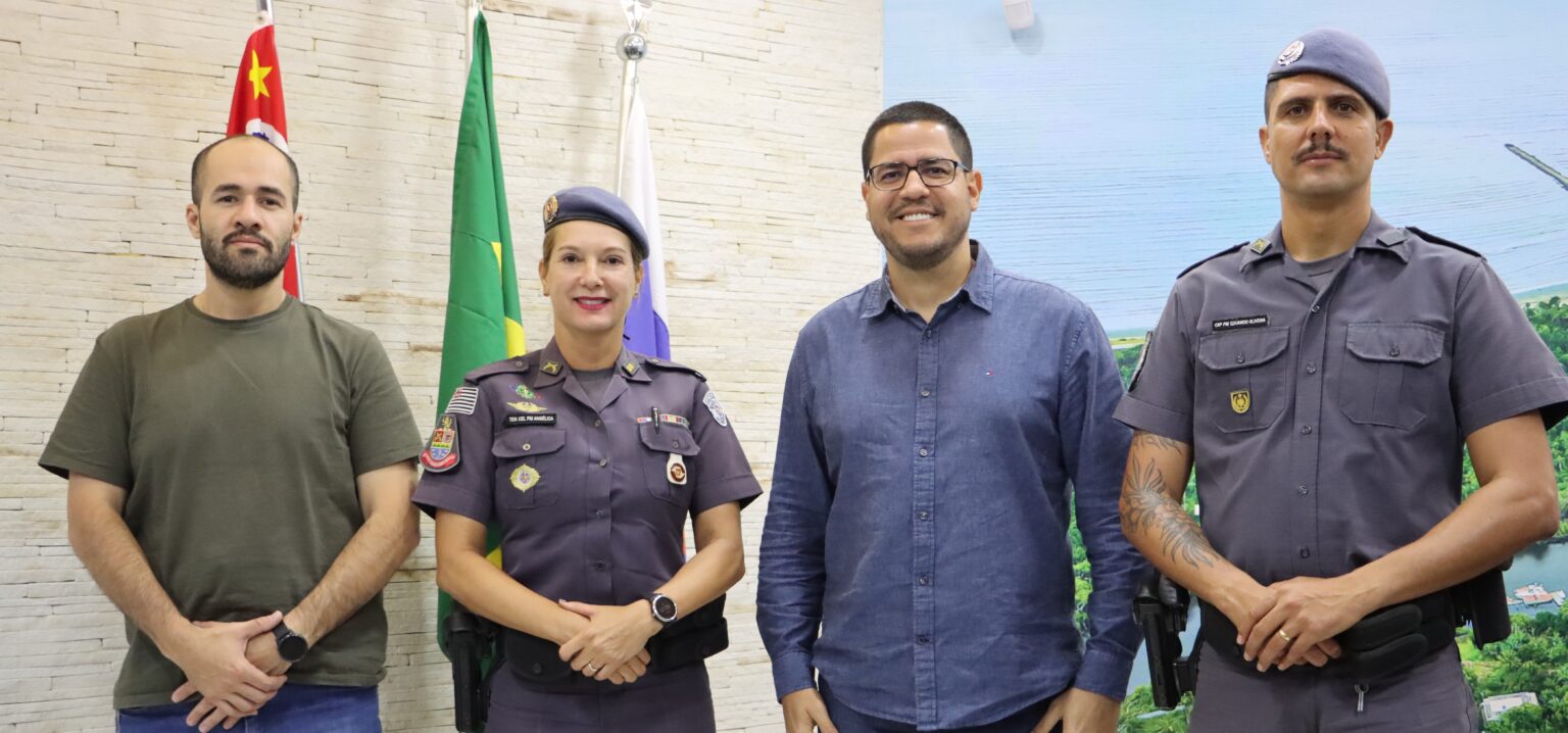 O prefeito de Caraguatatuba, Aguilar Junior, se reuniu na manhã desta quinta-feira (9/11) com o Comando da Polícia Militar para alinhar as estratégias que serão adotadas durante a Operação Verão 2023/2024 na cidade.