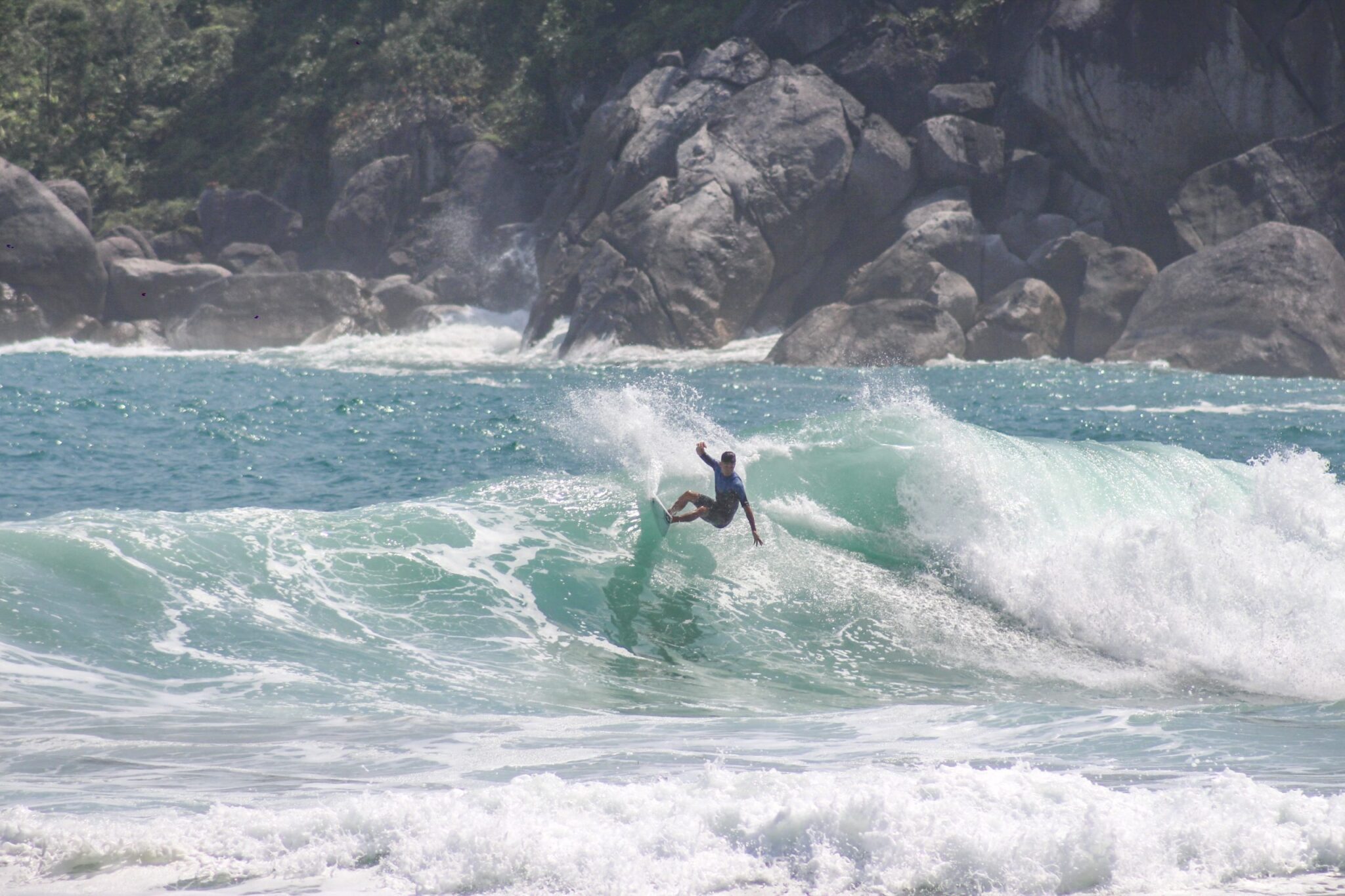 A Praia do Bonete, localizada a extremo sul de Ilhabela, recebe neste fim de semana, (2 e 3/12) às 8h, mais uma etapa do Campeonato de Surf das Comunidades Tradicionais. O evento é aberto para todos os atletas que queiram competir nas categorias disponíveis.