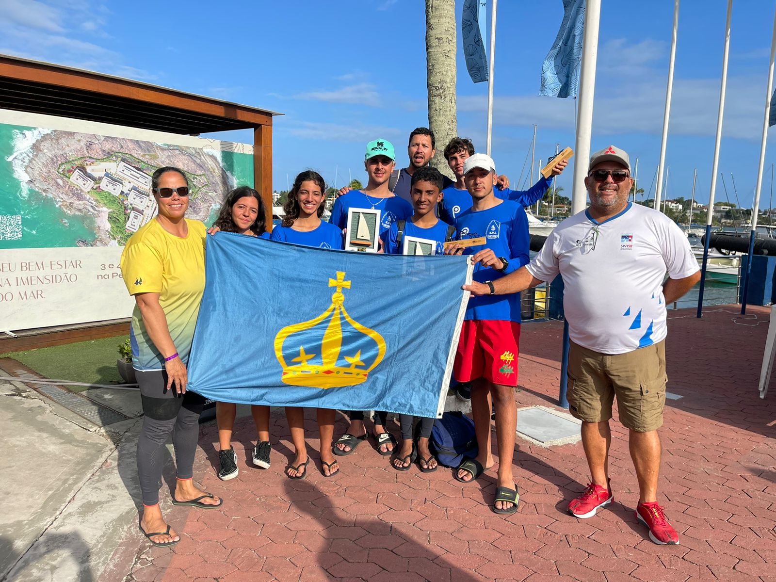 Velejadores da Escola Municipal de Vela “Lars Grael” participaram entre os dias 1º e 5 de novembro do 37º Campeonato Brasileiro de Dingue, realizado em Vitória, no Espírito Santo.