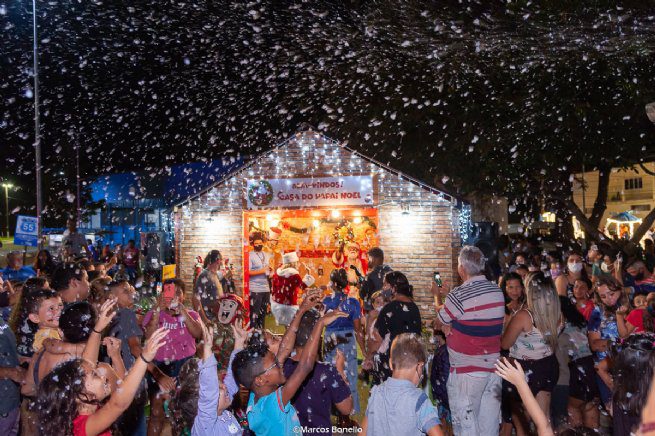 Chegada do Papai Noel leva a magia do Natal aos bairros da Costa Sul à Costa Norte de São Sebastião