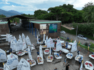 Federação de Vela de São Paulo elegeu os melhores de 2023 e Ilhabela foi o grande destaque das principais categorias. O prêmio de 1º lugar em “Projeto Social”, ficou com a Escola de Vela de Ilhabela “Lars Grael” (EVI), que também conquistou o segundo lugar na categoria “Escola de Vela”, por uma diferença de dois votos.