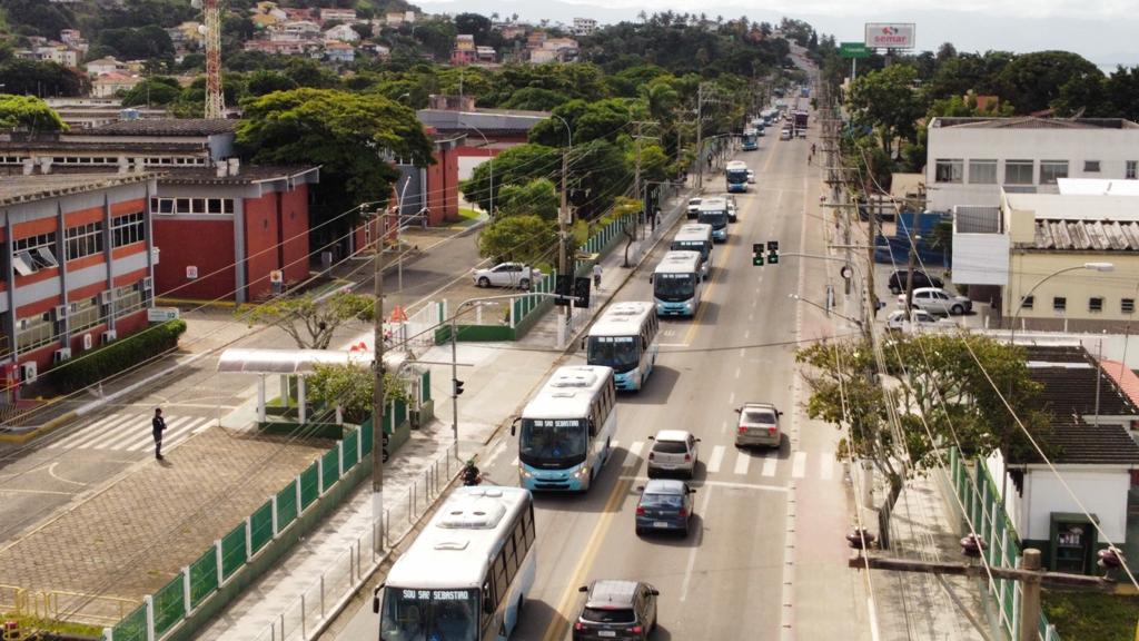 Prefeito anuncia ônibus urbano a R$ 2 e gratuidade aos domingos