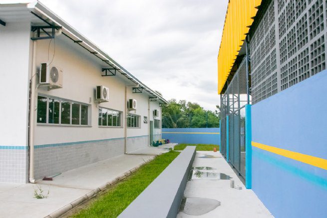A nova estrutura contempla oito novas salas de aula, banheiros femininos e masculinos, uma sala destinada aos professores e uma copa para os funcionários. Também foi construída uma quadra recreativa coberta para as atividades físicas.
