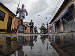 O evento reuniu cerca de 900 inscritos e um dos desafios dos corredores durante a prova foi a chuva. A largada e chegada foram em frente à Igreja Matriz, no Centro de São Sebastião.