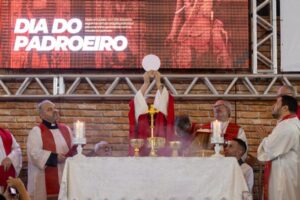 Festa do Padroeiro tem show do Padre Fábio de Melo e sorteio de mais um automóvel