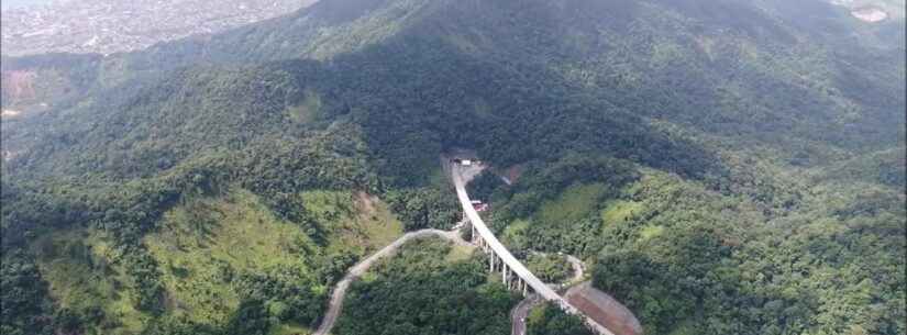 A Concessionária Tamoios informa que implantou a Operação Subida utilizando três pistas das Serras para desafogar o trânsito do Litoral Norte em direção ao Vale do Paraíba. 