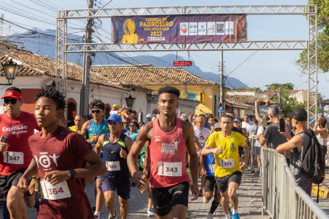Corrida do Padroeiro tem 700 inscritos e bate recorde de participantes para edição 2024