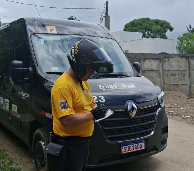 Departamento de Trânsito de São Sebastião autua veículos de turismo irregulares em mais de R$ 35 mil no período de festas de fim de ano