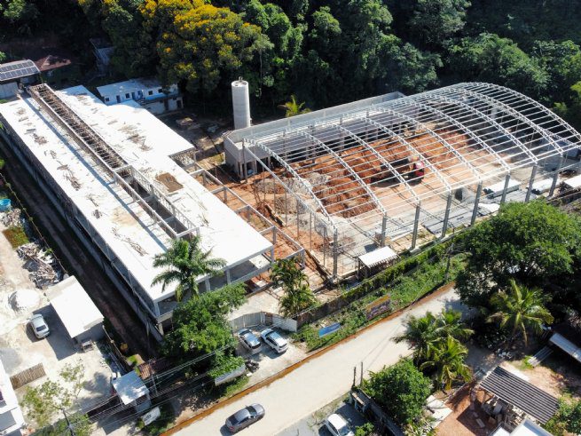 Com um investimento que ultrapassa os R$ 20 milhões, a previsão de entrega da estrutura é até o final do primeiro semestre de 2024, marcando um importante avanço na educação local.