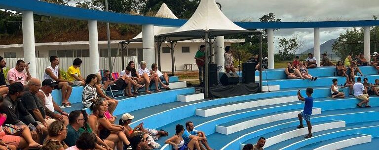 De quinta-feira a domingo, moradores e veranistas de Caraguatatuba tem a opção de curtirem apresentações musicais de artistas da cidade em quatro pontos turísticos do município nos projetos de verão ‘Pôr do Som’ e ‘Vem pro Som’.